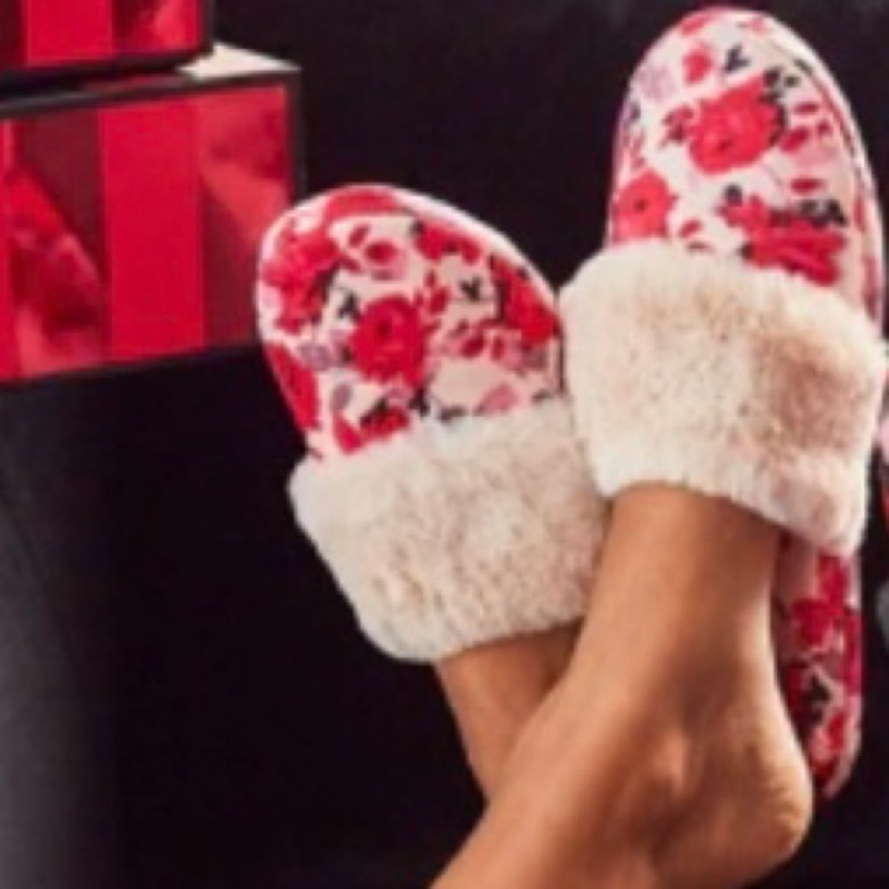 NWOT VICTORIA’S SECRET Satin Slippers - size ladies Large 9/10